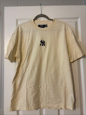 Stitched NY Yankees MLB Cream Logo T-Shirt - Men